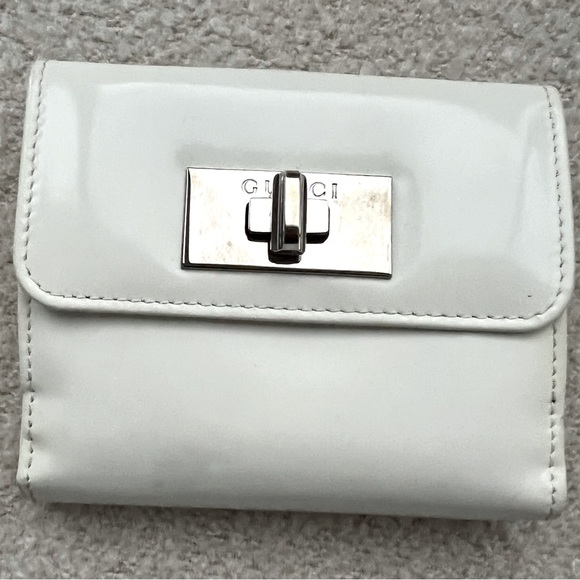 Tom Ford era white patent Gucci wallet with silver turn lock hardware . - Picture 1 of 3